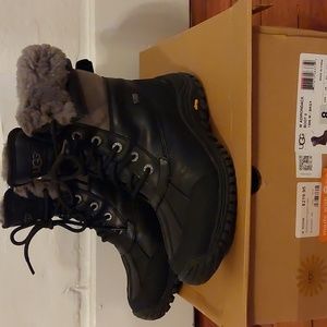 UGG Adirondack Boot II Black Size 8
